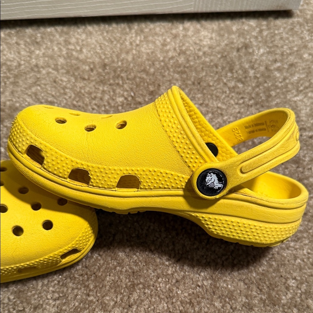 Kids Yellow Crocs - Picture 5 of 10